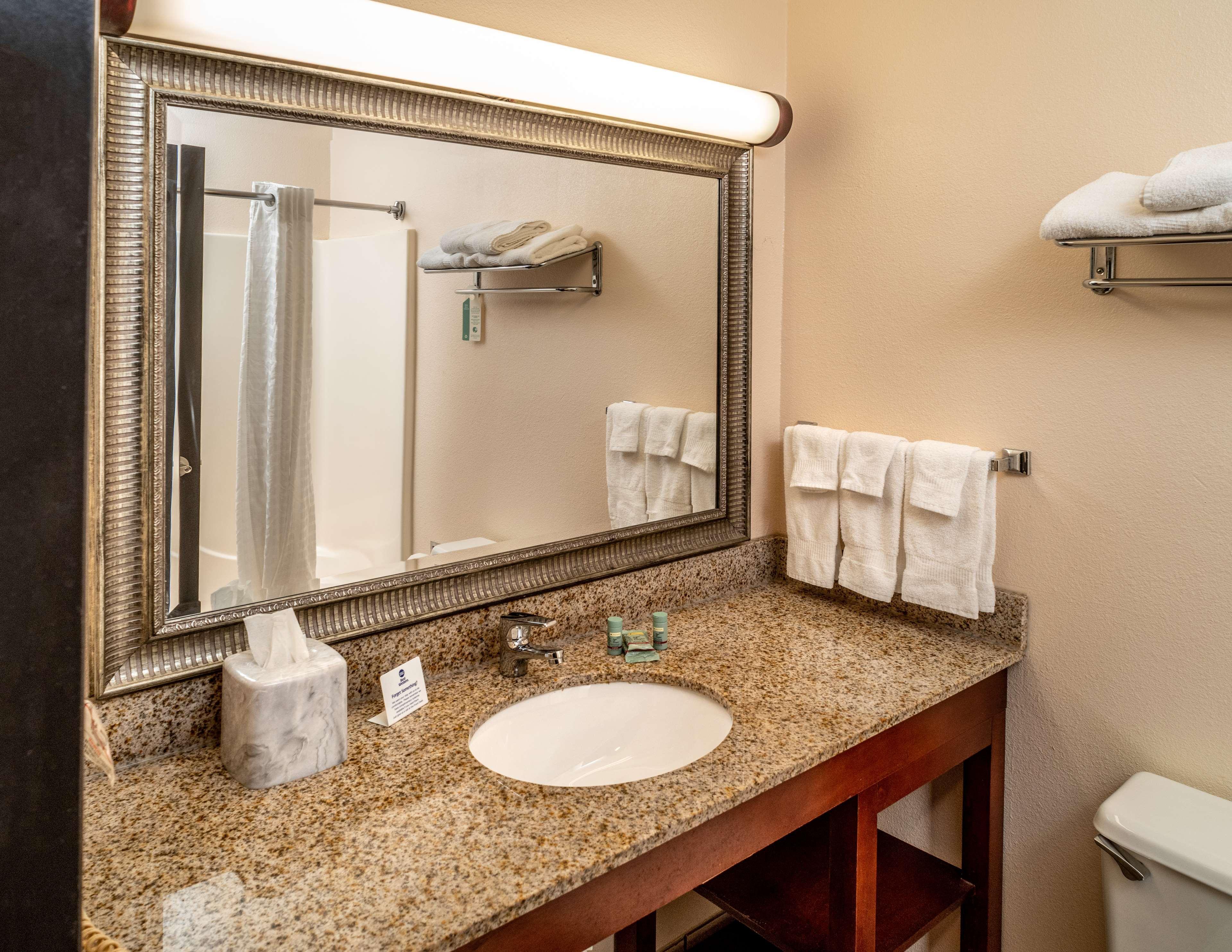 Best Western Huntington Mall Inn Barboursville Exterior foto